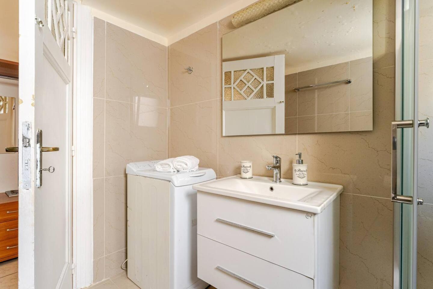 John'S Athenian Beauty 45M2 , Metro 7'アパートメント エクステリア 写真